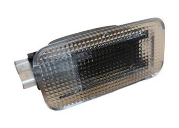 TOYOTA C-hr Yaris Avensis Aygo Lampka oswietlenia bagaznika 81330-02060 OE