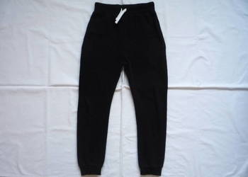 Y.F.K. 128/134 Czarne spodnie dresowe