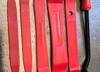 Narzędzia do demontażu plastykow i uszczelek.