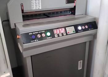 Gilotyna elektryczna do papieru 450Vs+ z automatycznym przesuwem