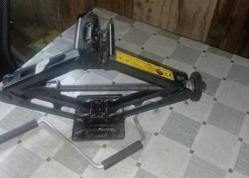 Lewarek podnośnik samochodowy