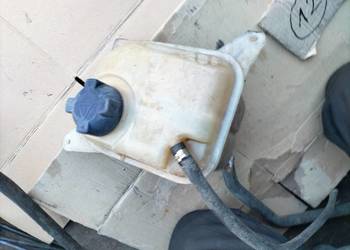 AUDI 80 B4 ZBIORNICZEK PŁYNU WYRÓWNAWCZY 8A0121407A AUDI 80 B4 ZBIORNICZEK PŁYNU WYRÓWNAWCZY 8A0121407A