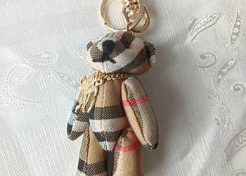 Brelok luksusowej marki Burberry - przypięcie na karabinek