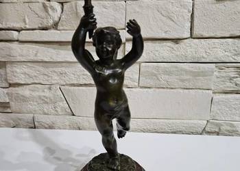 Świecznik brąz Francja XIX w. Figurka Putto Aniołek na marmurze griotte