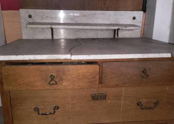 Zabytkowa komoda z lustrem