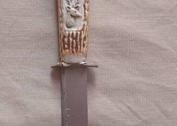 Nóż myśliwski typu finka, rękojeść z imitacji rogu. PRL.