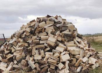 Suche drewno sosnowe sezonowane cięte z posuszu początek września