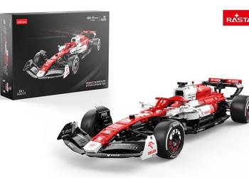 Klocki Alfa Romeo F1 C42 1 8 zestaw 2261el czerwone model RASTAR