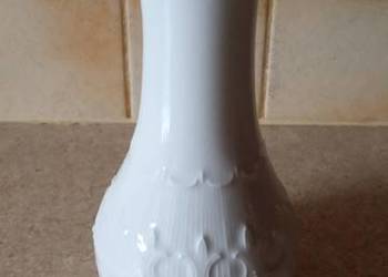 wazonik z białej porcelany