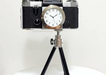 Zegar jak aparat fotograficzny Praktica retro loft i statyw