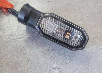 Suzuki GSX 8 R GSX8R oem kierunkowskaz kierunkowskazy migacz kierunek