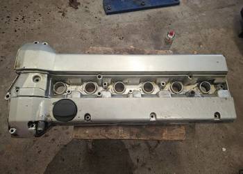 Mercedes w124 m104 pokrywa zaworów 1040160005