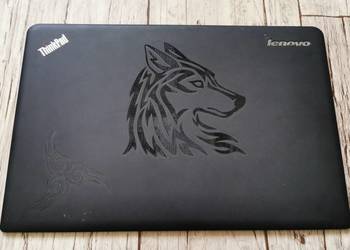 Personalizacja laptopa kompa grawer na klapie różne wzory