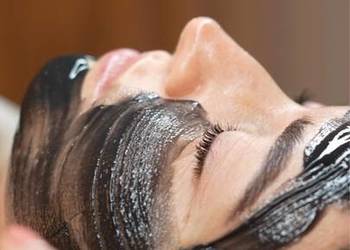 Peeling węglowy – młodsza i zdrowsza skóra na co dzień
