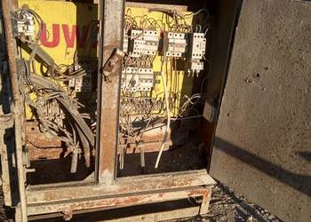 skrzynka sterownicza rozdzielnia bezpiecznik stycznik