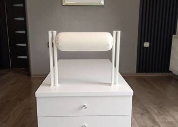 Podest do pedicure z podnóżkiem wałkiem