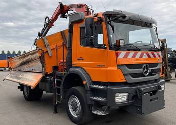 .  Wywrotka 4x4 z dzwigiem Mercedes 1829