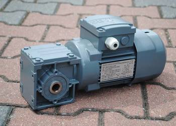 Motoreduktor kątowy 0.25kw. 91obr. z hamulcem. firmy SEW.