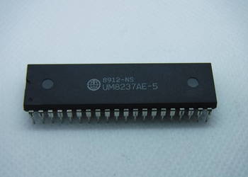 UM8237AE-5 układ DIP-40 N.O.S.