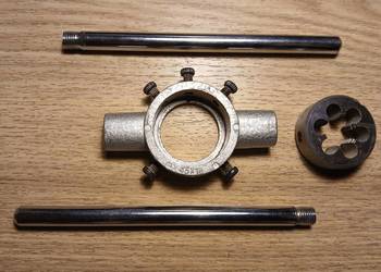 Oprawka, uchwyt, pokrętło narzynki 45x18 + narzynka M20x2,5