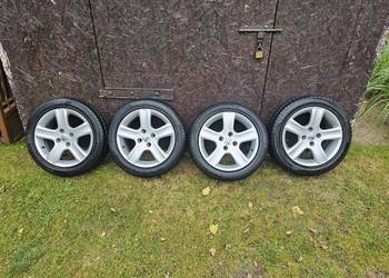 Felgi aluminiowe Peugeot 16" z oponami zimowymi.