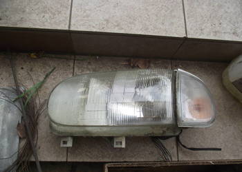 Reflektor z kierunkowskazem do Nissana Sereny