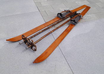 Stare narty jesionowe 150 cm + kijki