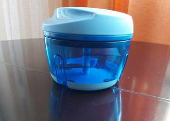 Tupperware - rozdrabniacz np. czosnku, cebuli, orzechów.