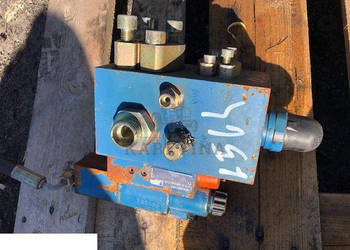 Liebherr L564 - Rozdzielacz Hydrauliczny