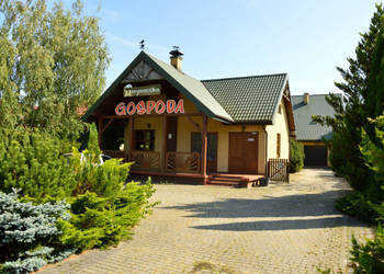 Lokal gastronomiczny z dużym domem.