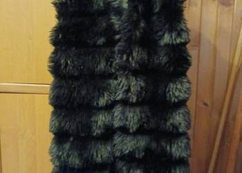 Sprzedam długi,,bezrękawnik " z kapturem  krótkim rękawem