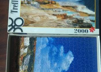 Puzzle ułożone 2000 elementów