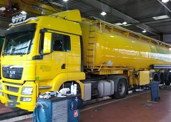 Zestaw do przewozu paszy ciagnik kompresor naczepa