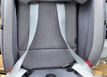 Piękny czysty pachnący fotelik samochodowy GB Everna Fix 9-36 kg