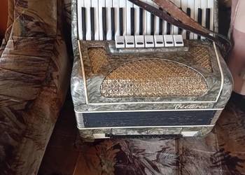 Akordeon victoria 80 basów uszkodzony