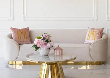Ekskluzywna beżowa złota sofa glamour do salonu