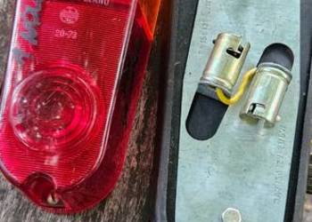 Syrena 105.Oryginał.Nowy klosz lampy tył