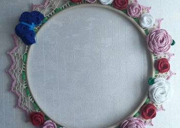 Wianek z różyczkami i motylkiem?? - na ścianę, drzwi