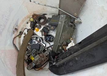Nissan Almera n16 zamek klapy tył