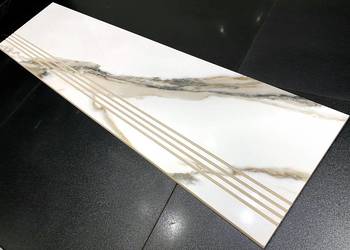 MARMUR NA SCHODY Calacatta Carrara - stopnica 120x30 POŁYSK