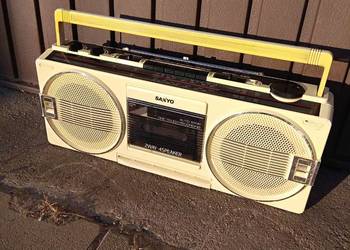 Sanyo M9709LO Radiomagnetofon Japan 4głośniki magnetofon mikrofon Odnowiony