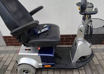 Wózek inwalidzki elektryczny.