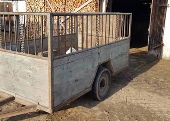 Przyczepa dwukółka do przewozu zwierząt