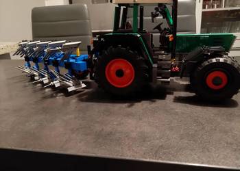 LEGO technic Fendt Favorit 514  z pługiem obrotowym Lemken Europal 9