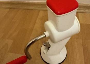 Ręczny robot do mielenia orzechów młynek AGD drobne do kuchni