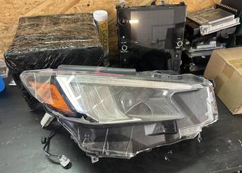 Lampa Subaru wrx VB prawy przód uszkodzona