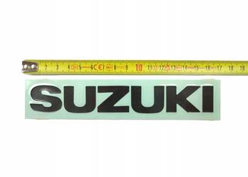 NAKLEJKA "SUZUKI" NA BAK SUZUKI TU250X 1997-1999 ORYGINALNA 6827104A0020G