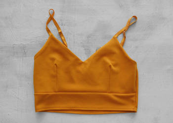 musztardowy crop top quiz S M