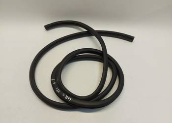 Subaru WRX STI 2015r uszczelka drzwi karoseryjna lewa przód przednia 