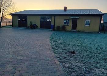 Przechowalnia opon ķół narty snowboard itd